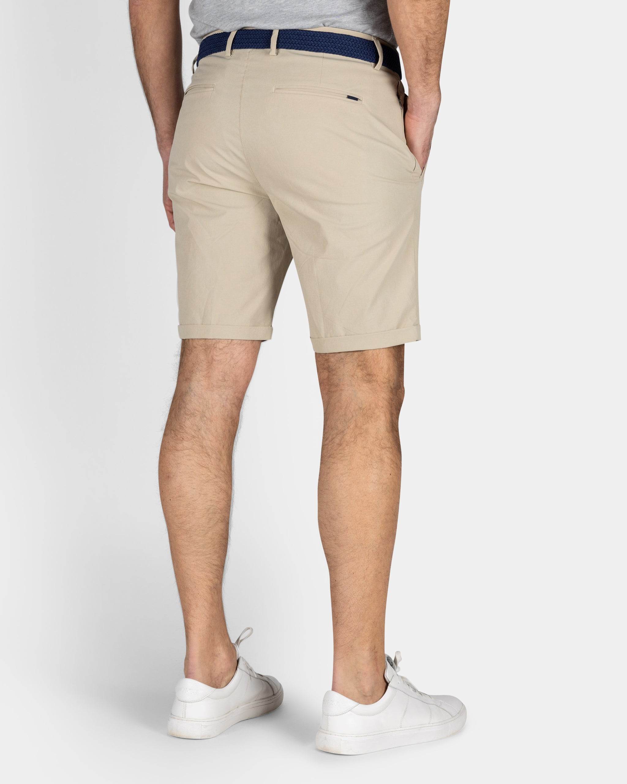 Sportieve zandkleurige short Sportieve zandkleurige short