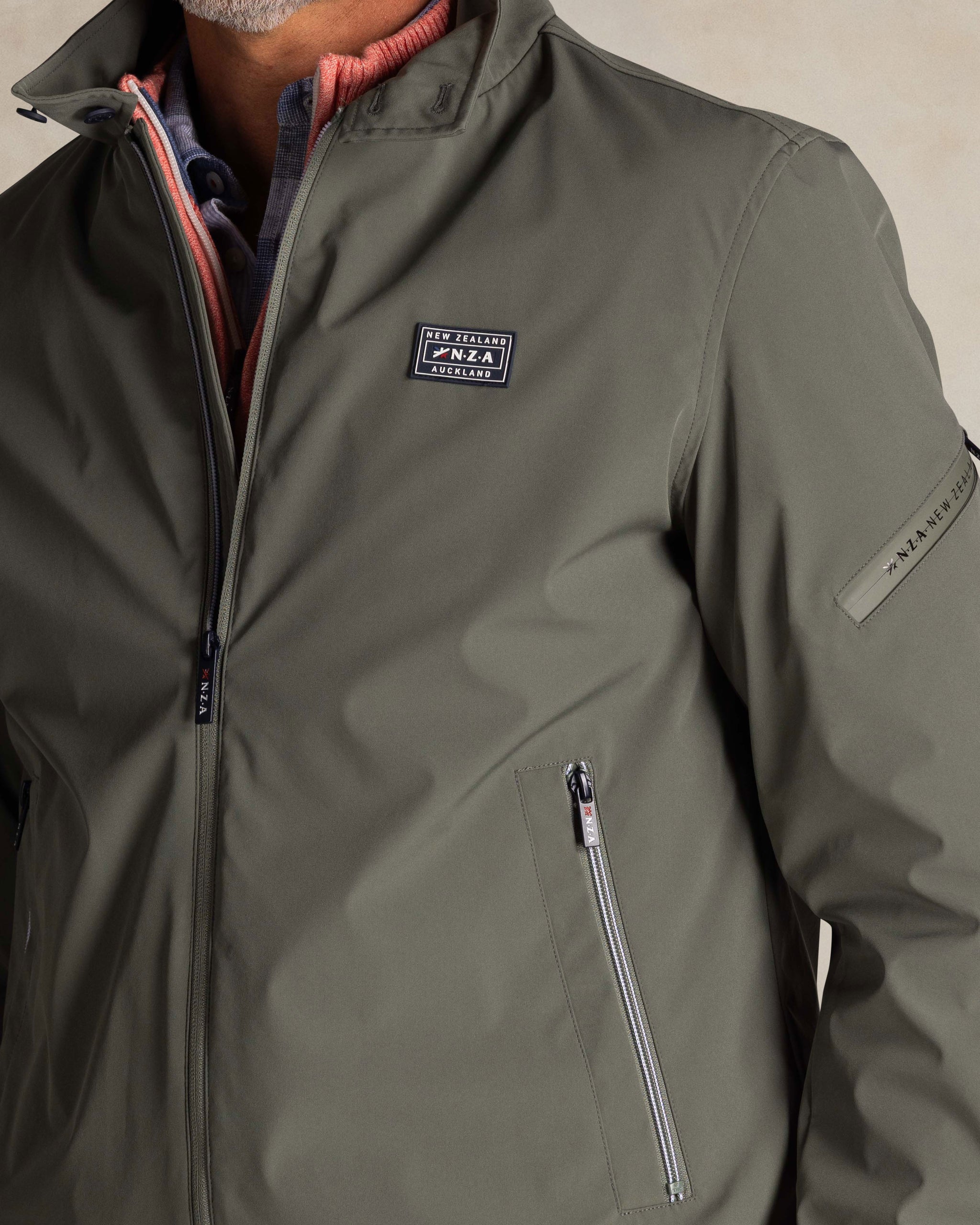 Groene sportieve softshell jas Groene sportieve softshell jas