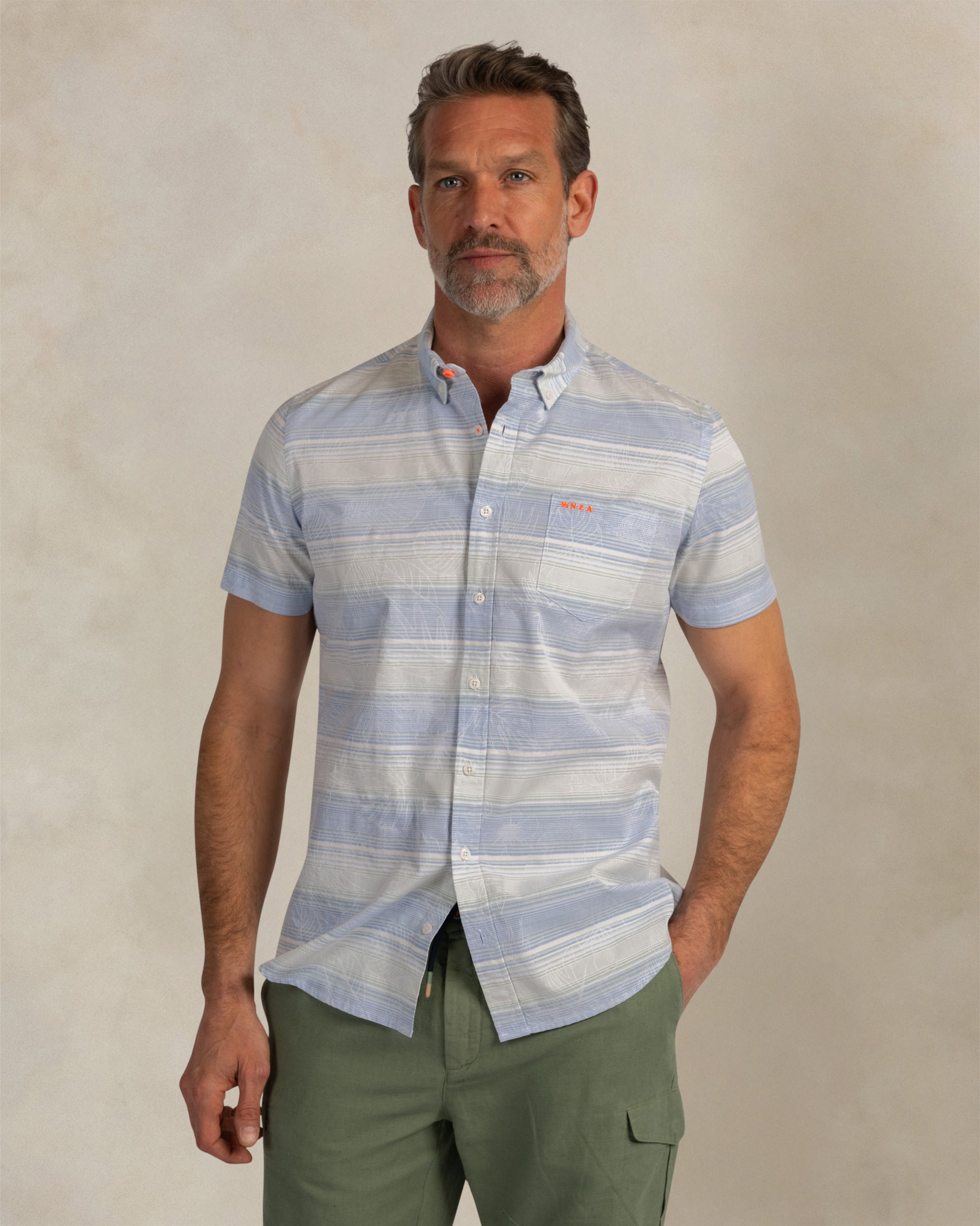 Hellblaues Leinenstreifenhemd Hellblaues Leinenstreifenhemd