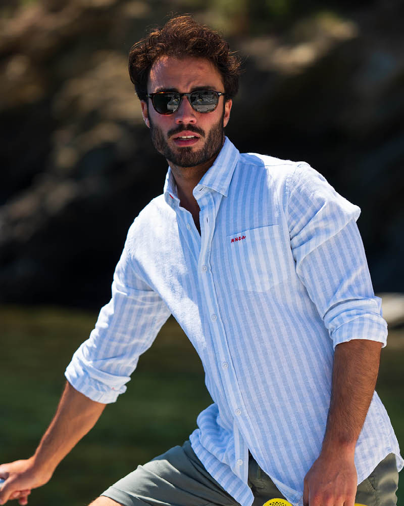 Hellblaues Leinenstretchhemd Hellblaues Leinenstretchhemd