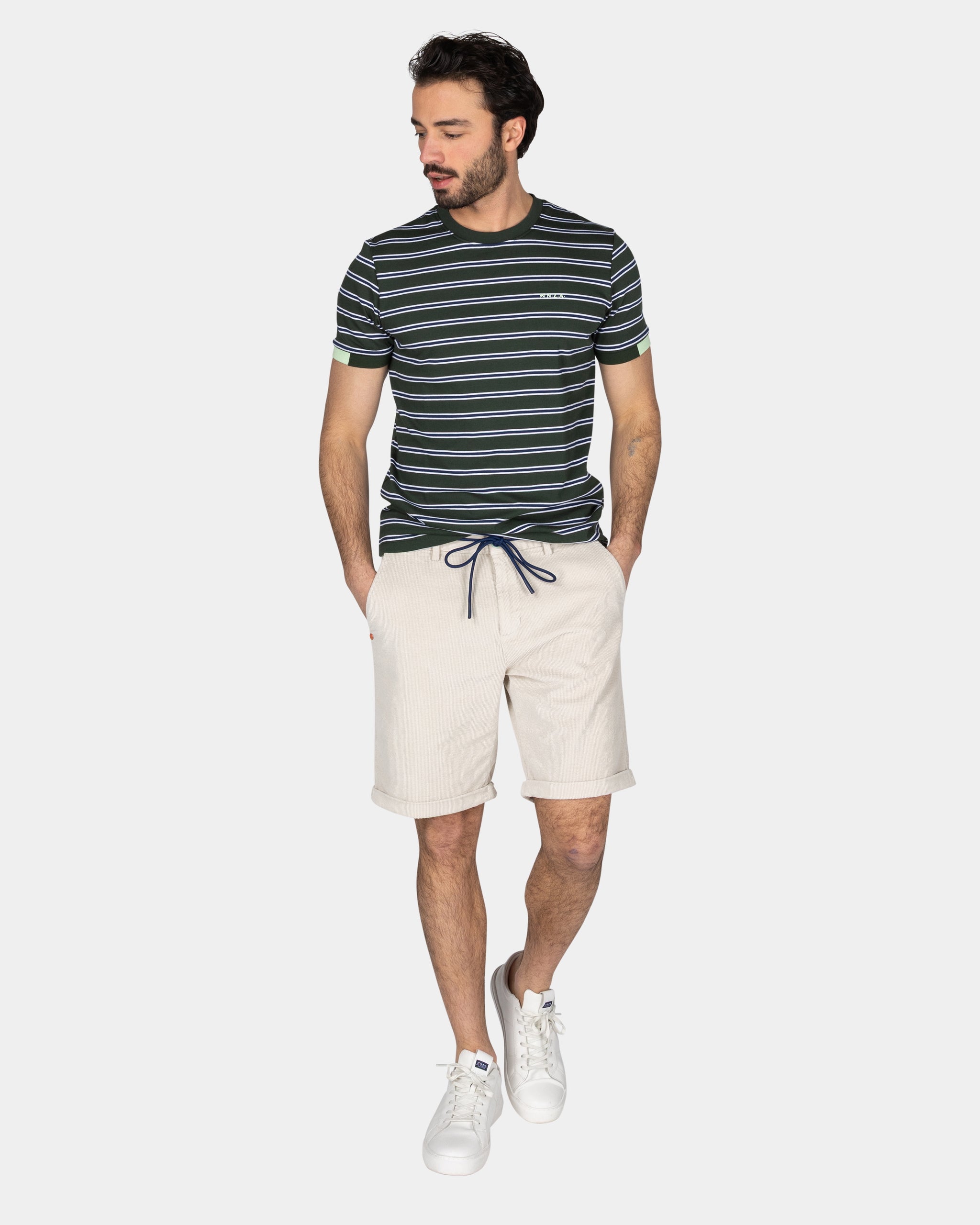Grün-weiß gestreiftes Baumwoll-T-Shirt Grün-weiß gestreiftes Baumwoll-T-Shirt