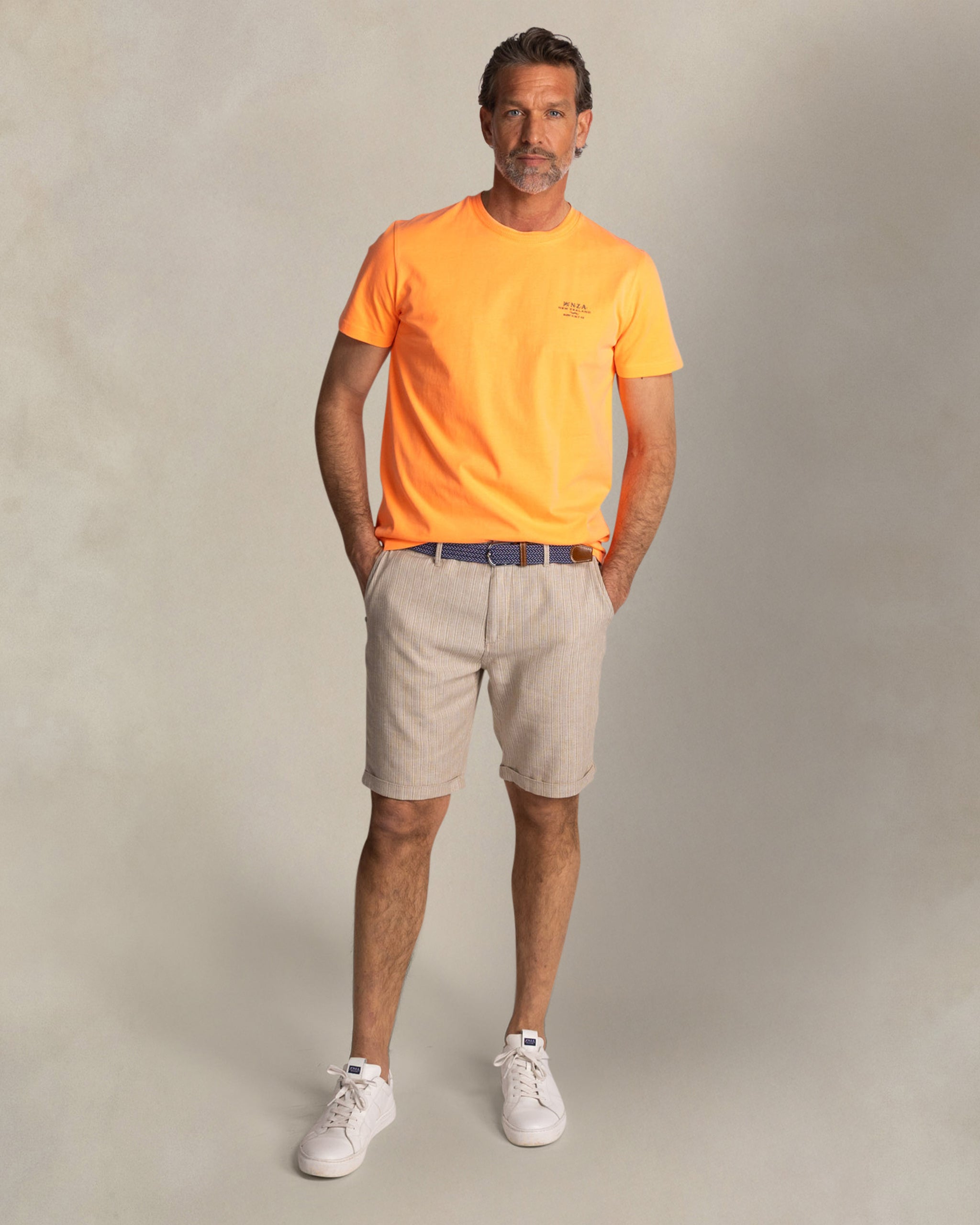 Camiseta lisa naranja de algodón con cuello redondo Camiseta lisa naranja de algodón con cuello redondo