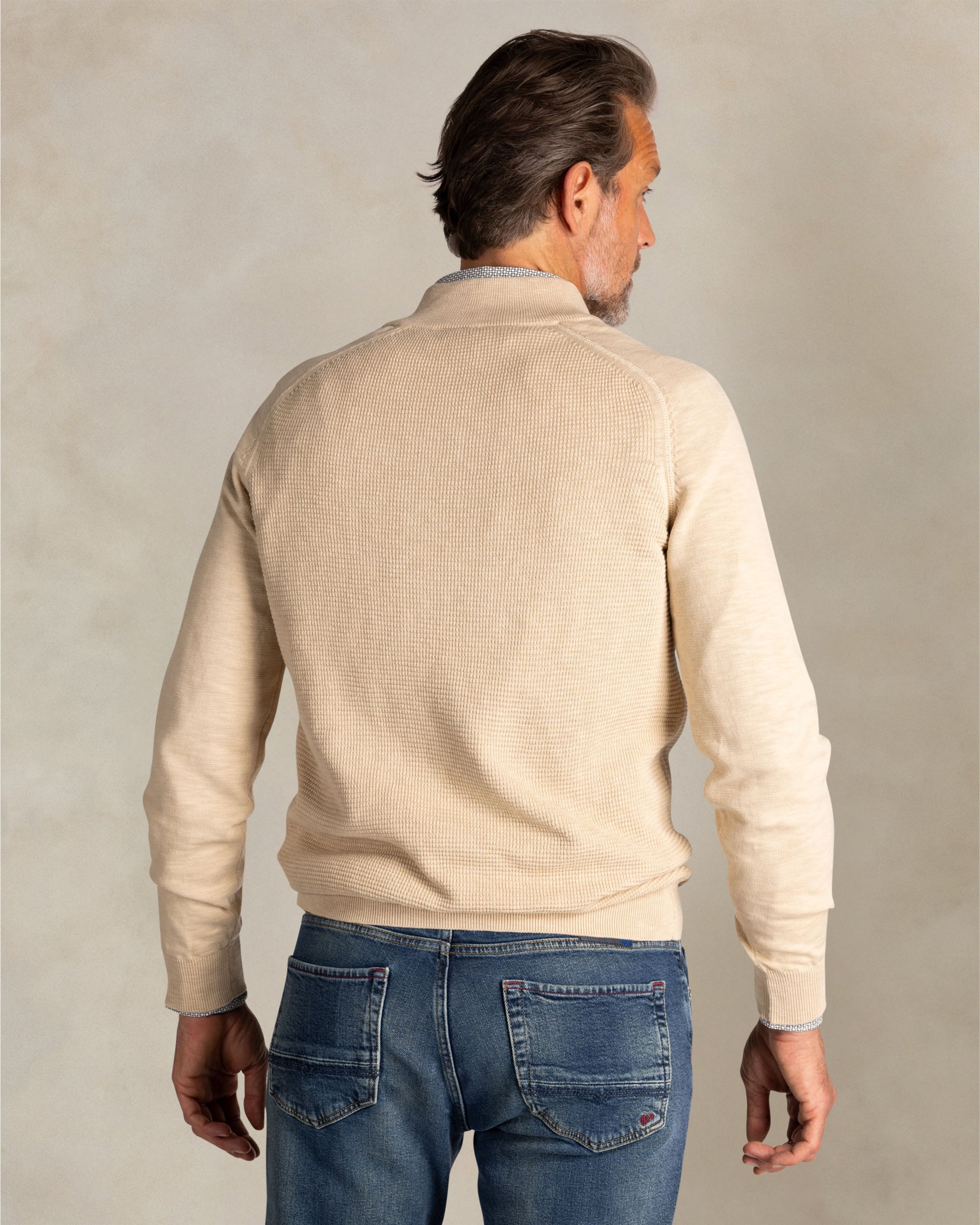 Ecru Baumwollpullover mit halbem Reißverschluss Ecru Baumwollpullover mit halbem Reißverschluss